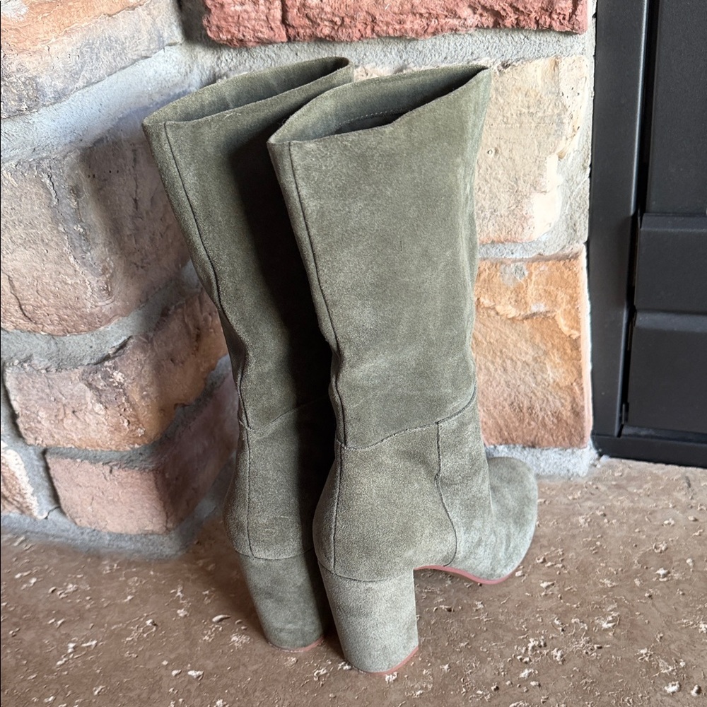 Chinese Laundry Olive Suede Heeled Boots Like New. Women Sz 7.5